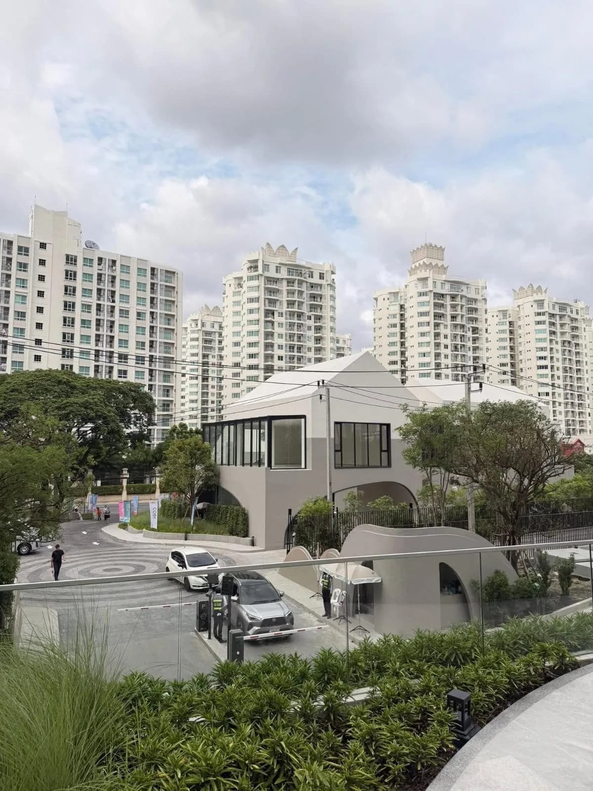 Cobe Ratchada Rama 9 image 3